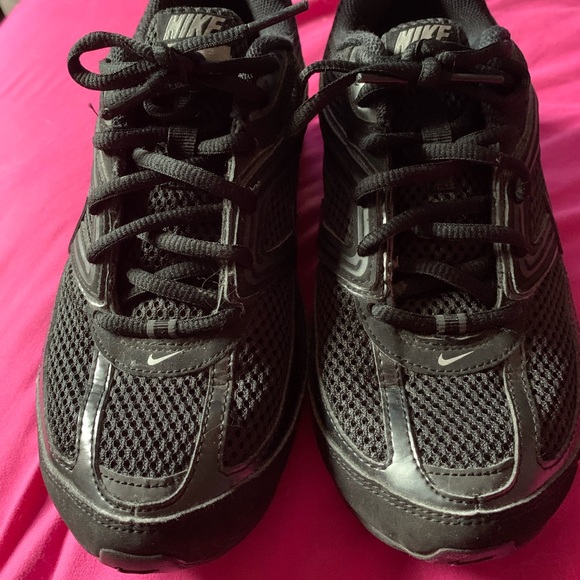 Nike Shoes - Nike Reveal 3